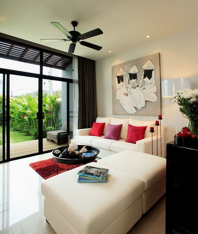 Imagen de los interiores del Hotel Two Villas Holiday Phuket Onyx Style Nai Harn Beach. Foto 11