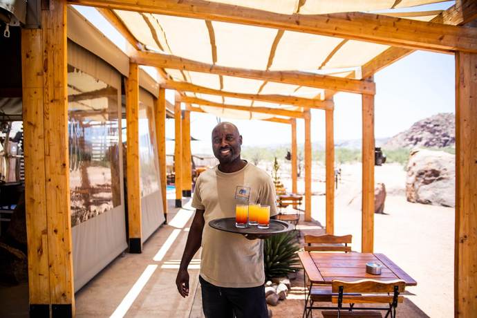 Imagen del bar/restaurante del Hotel Twyfelfontein Adventure Camp. Foto 3