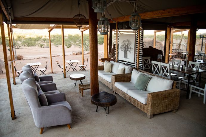 Imagen de los interiores del Hotel Twyfelfontein Adventure Camp. Foto 15