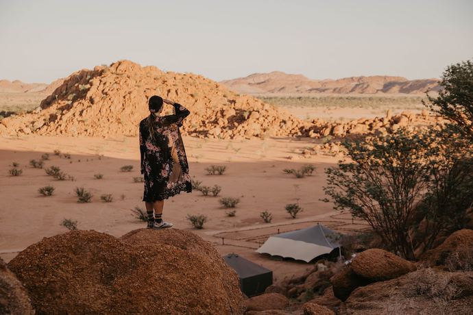 Imagen de los exteriores del Hotel Twyfelfontein Adventure Camp. Foto 12