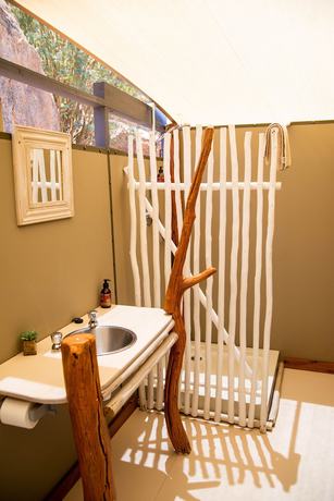 Imagen de la habitación del Hotel Twyfelfontein Adventure Camp. Foto 9