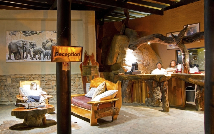 Imagen de los interiores del Hotel Twyfelfontein Country Lodge. Foto 18