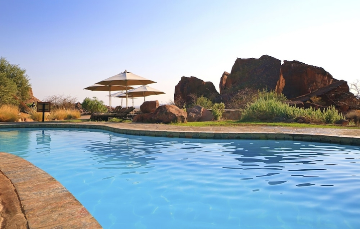 Imagen de la piscina del Hotel Twyfelfontein Country Lodge. Foto 19