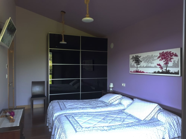 Imagen de la habitación del Hotel Txanpardin. Foto 15