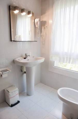 Imagen de la habitación del Hotel Txaraka. Foto 5