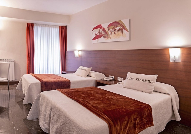 Imagen de la habitación del Hotel Txartel. Foto 11