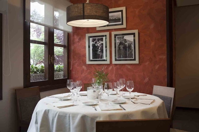 Imagen del bar/restaurante del Hotel Txartel. Foto 2