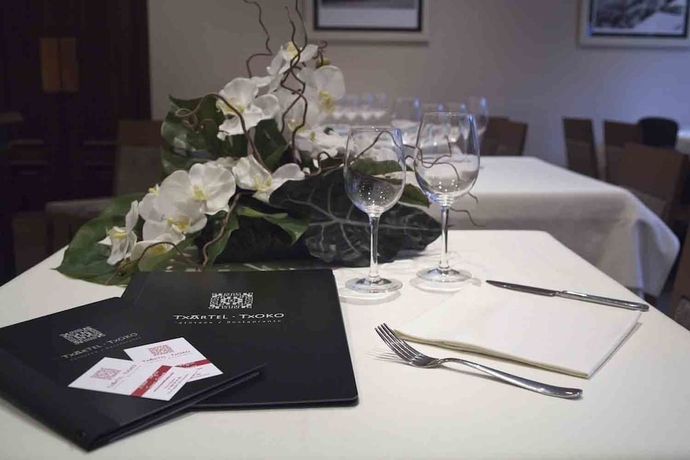 Imagen del bar/restaurante del Hotel Txartel. Foto 3