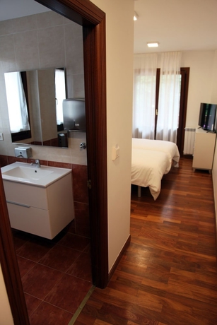 Imagen de la habitación del Hotel Txikierdi Alde. Foto 11