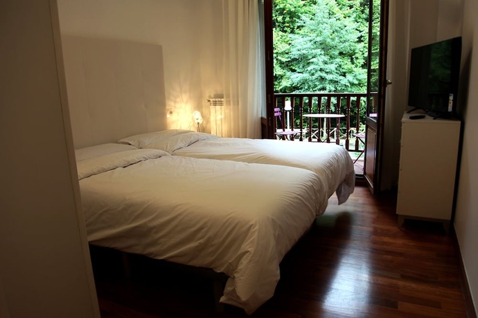 Imagen de la habitación del Hotel Txikierdi Alde. Foto 14