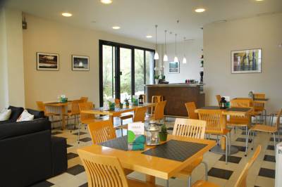 Imagen del bar/restaurante del Hotel Txintxua. Foto 2