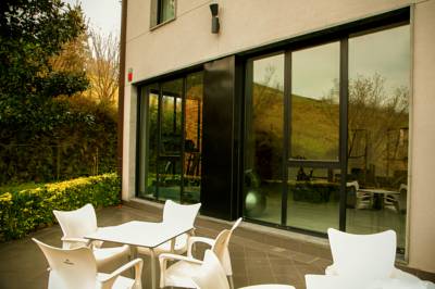 Imagen de los exteriores del Hotel Txintxua. Foto 7