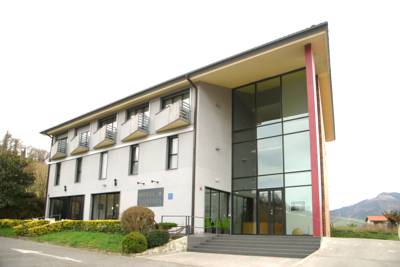 Imagen de los exteriores del Hotel Txintxua. Foto 8