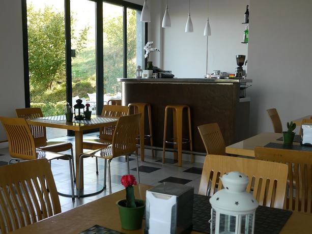 Imagen del bar/restaurante del Hotel Txintxua. Foto 5