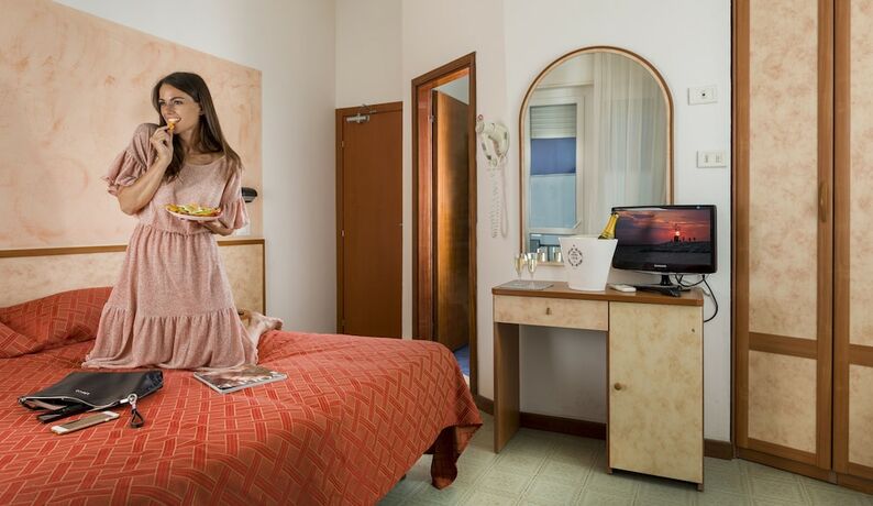 Imagen general del Hotel Tyc. Foto 11