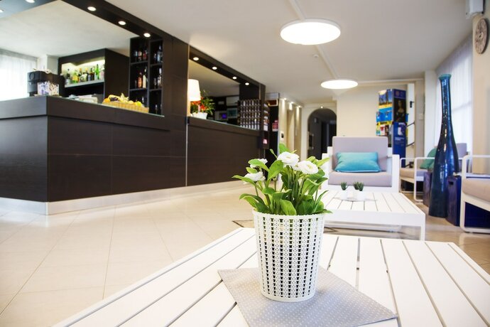 Imagen general del Hotel Tyc. Foto 13