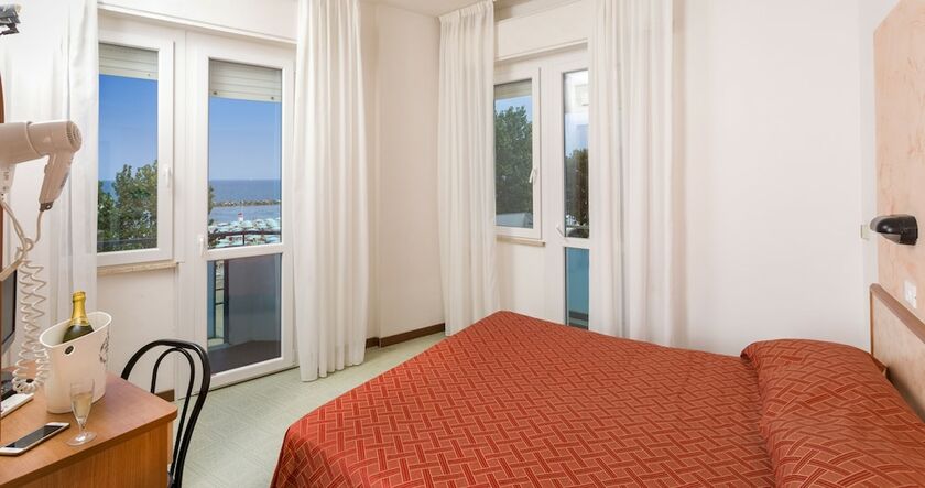 Imagen general del Hotel Tyc. Foto 15