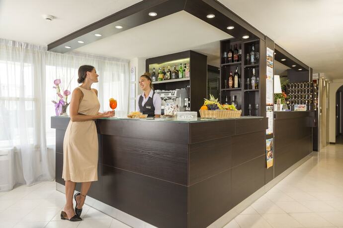 Imagen general del Hotel Tyc. Foto 16