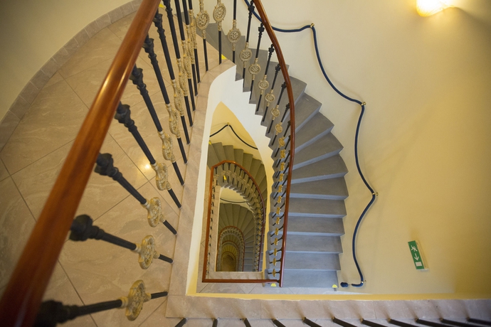 Imagen de los interiores del Hotel Tyl. Foto 16