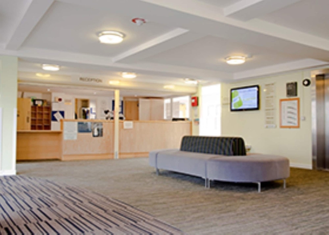 Imagen de los interiores del Hotel Tyler Court - University Of Kent. Foto 11