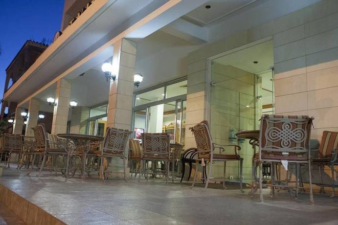 Imagen del bar/restaurante del Hotel Tylos Beach. Foto 4