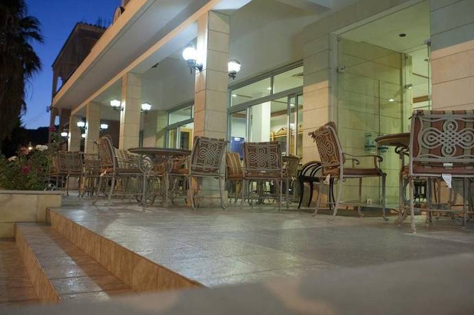 Imagen del bar/restaurante del Hotel Tylos Beach. Foto 13