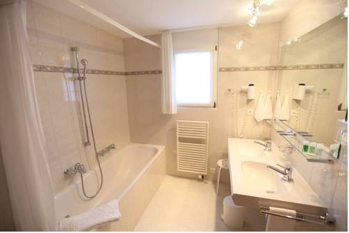 Imagen de la habitación del Hotel Typically Swiss Altana. Foto 8