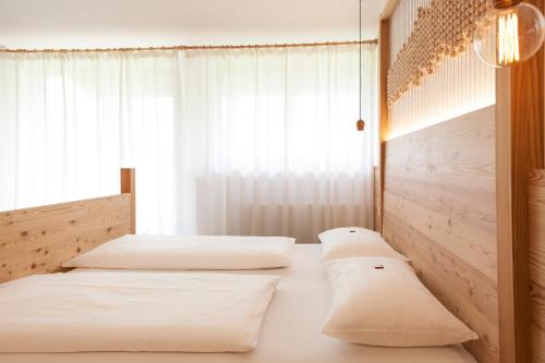 Imagen de la habitación del Hotel Tyrol, Funes. Foto 5