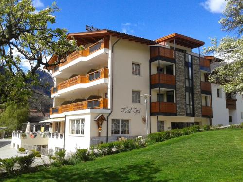Imagen general del Hotel Tyrol, Malles Venosta. Foto 4