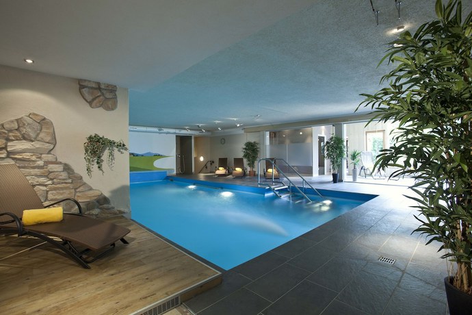 Imagen de la piscina del Hotel Tyrol, Oberstaufen. Foto 20