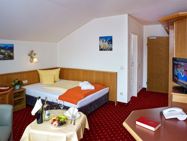 Imagen de la habitación del Hotel Tyrol, Oberstaufen. Foto 7