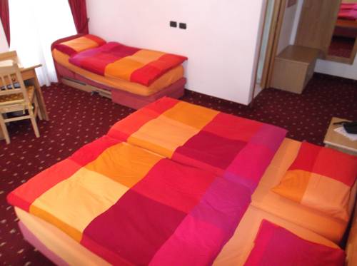 Imagen de la habitación del Hotel Tyrolia. Foto 4