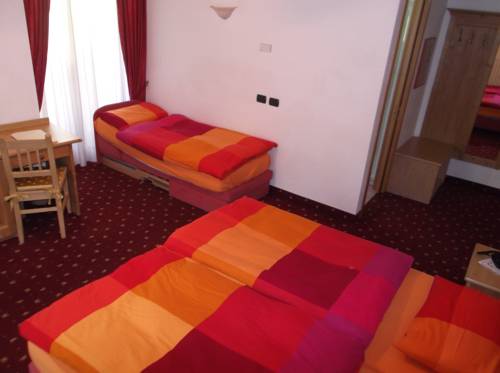 Imagen de la habitación del Hotel Tyrolia. Foto 5