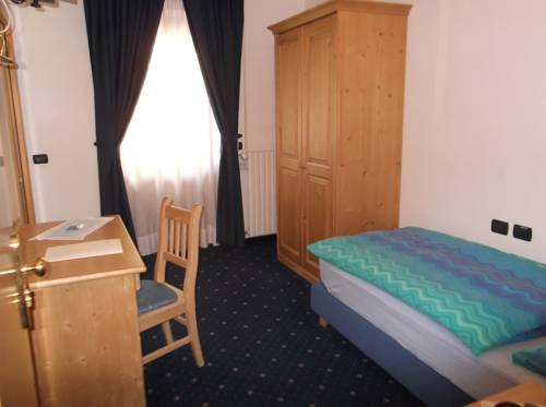 Imagen de la habitación del Hotel Tyrolia. Foto 9