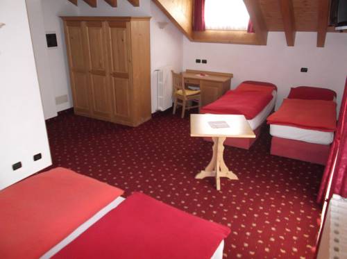 Imagen de la habitación del Hotel Tyrolia. Foto 12