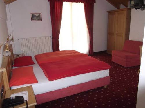 Imagen de la habitación del Hotel Tyrolia. Foto 13