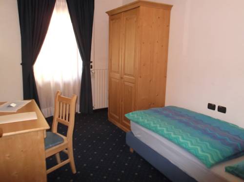 Imagen de la habitación del Hotel Tyrolia. Foto 16