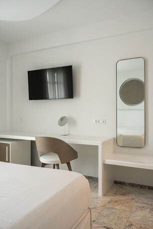 Imagen de la habitación del Hotel Tzanis Resort. Foto 14