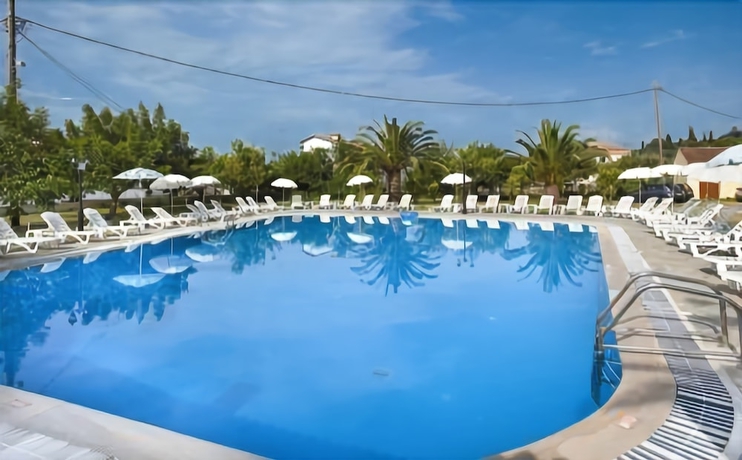 Imagen de la piscina del Hotel Tzilios Studios. Foto 12