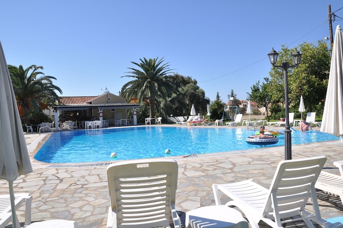 Imagen de la piscina del Hotel Tzilios Studios. Foto 13