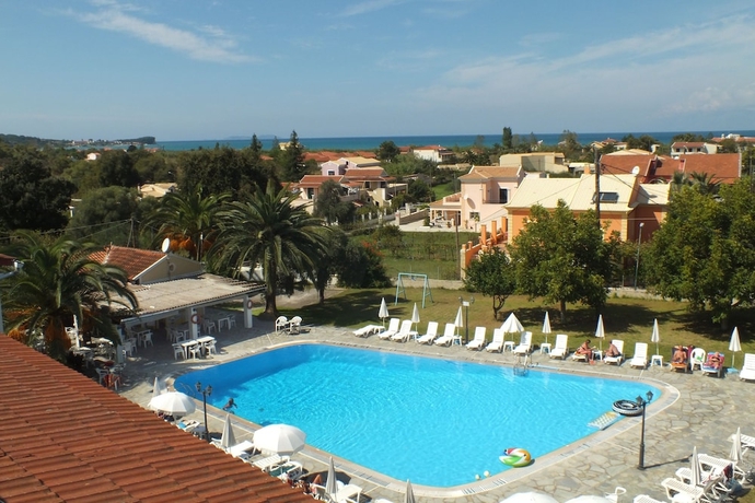 Imagen de la piscina del Hotel Tzilios Studios. Foto 14