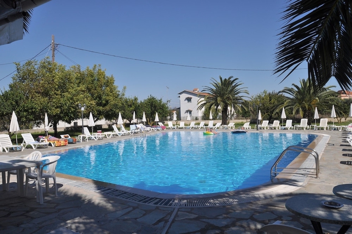 Imagen de la piscina del Hotel Tzilios Studios. Foto 15