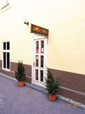 Imagen de los exteriores del Hotel U Dvou Zlatych Klicu. Foto 14