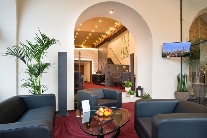 Imagen de los interiores del Hotel U Hada. Foto 16