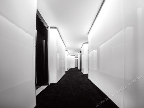 Imagen de los interiores del Hotel U Hotels. Foto 4