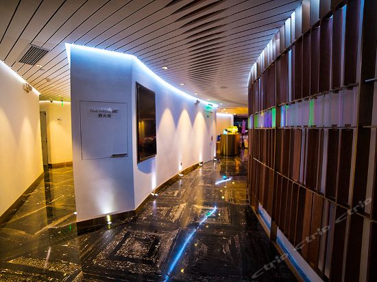 Imagen de los interiores del Hotel U Hotels. Foto 5
