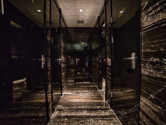 Imagen de los interiores del Hotel U Hotels. Foto 6