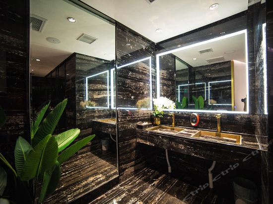 Imagen de los interiores del Hotel U Hotels. Foto 8