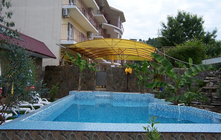 Imagen de la piscina del Hotel U Nikiticha. Foto 20