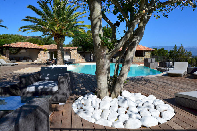 Imagen de los exteriores del Hotel U Paviddonu. Foto 9